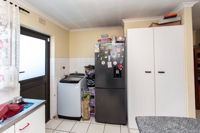 3 Bedroom Property for Sale in Peerless Park West Western Cape